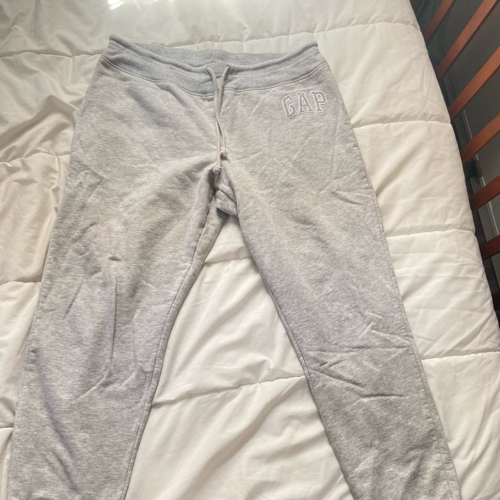 Gray Gap sweatpants